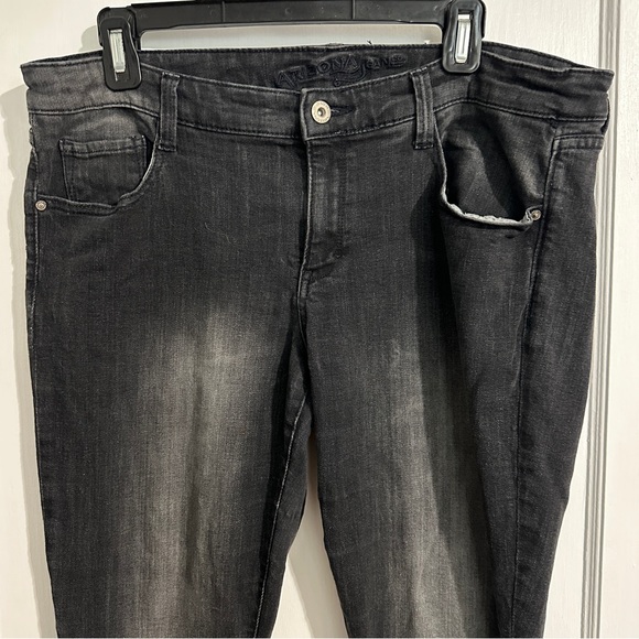 Arizona Jean's Black Skinny Jeans with fading size 13 - Picture 2 of 11